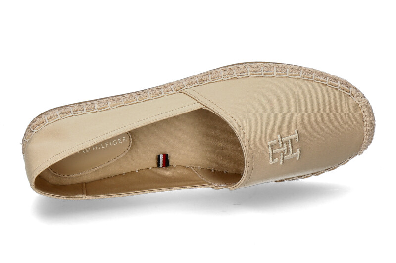 tommy-hilfiger-embroidered-flat__4