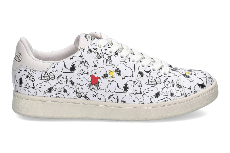 MOA-sneaker-snoopy-MCN05_232900305_3