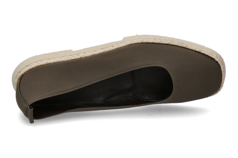 brunate-slipper-11672-bush_222700015_4