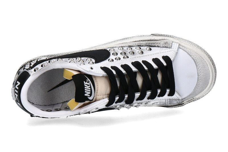 nike-custom-sneaker-blazer-low-studs-all_236100137_4 nike-custom-sneaker-blazer-low-studs-all_236100137_4