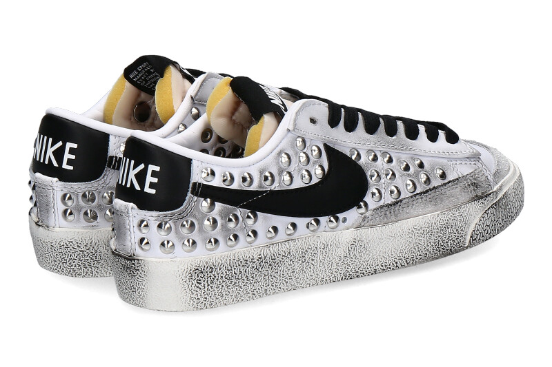 nike-custom-sneaker-blazer-low-studs-all_236100137_2 nike-custom-sneaker-blazer-low-studs-all_236100137_2