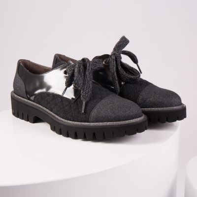 Schnürschuhe