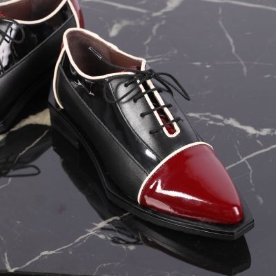 Schnürschuhe
