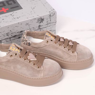 Sneaker